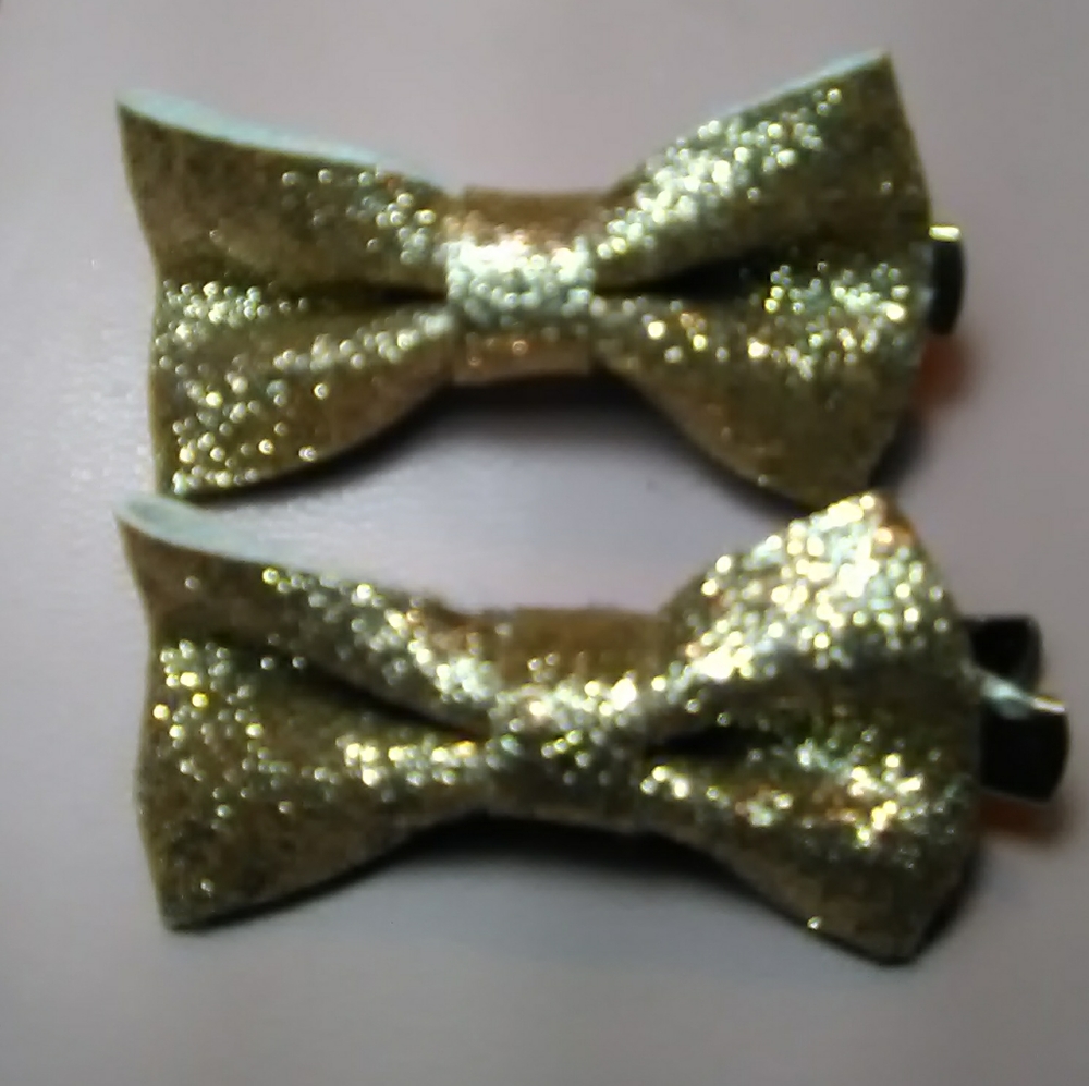 Gold bows